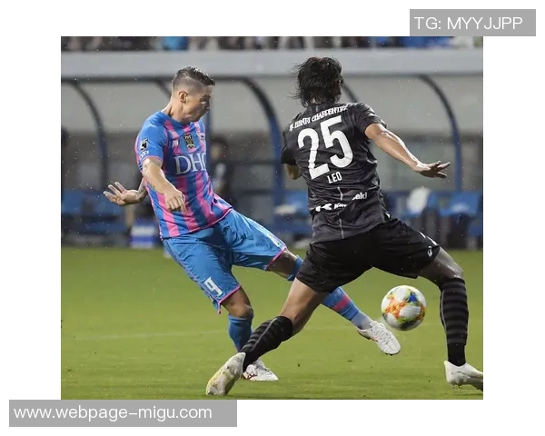 德岛漩涡与鸟栖的激烈对决展现日本足球的魅力与竞争力 德岛漩涡与鸟栖的激烈对决展现日本足球的魅力与竞争力